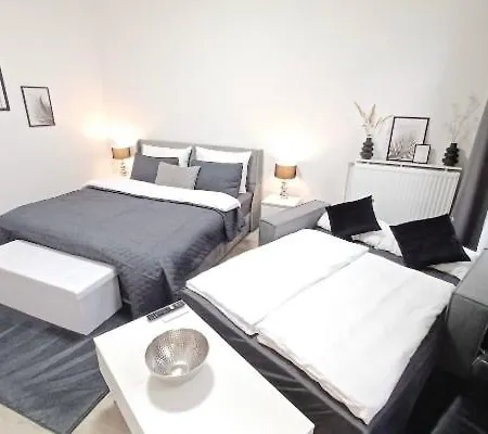 Apartment Superior Zentrum Historische Altstadt 2 Schlafzimmer 2 Badezimmer Kingsize-betten, Fuer Bis Zu 8 Personen *
