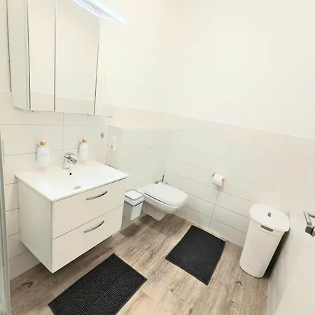 Superior Zentrum Historische Altstadt 2 Schlafzimmer 2 Badezimmer Kingsize-betten, Fuer Bis Zu 8 Personen