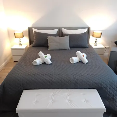 Apartment Superior Zentrum Historische Altstadt 2 Schlafzimmer 2 Badezimmer Kingsize-betten, Fuer Bis Zu 8 Personen