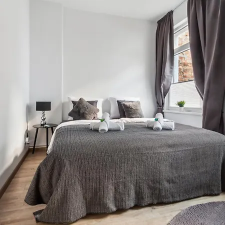 Superior Zentrum Historische Altstadt 2 Schlafzimmer 2 Badezimmer Kingsize-betten, Fuer Bis Zu 8 Personen Apartment